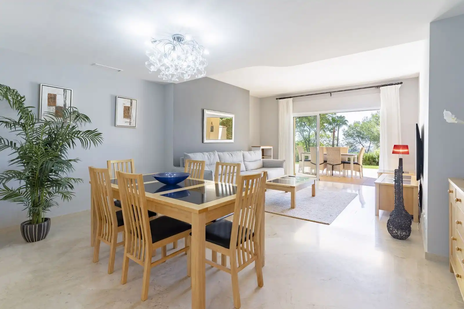 Menjador de Apartament en venda en Marbella amb Aire condicionat, Jardí privat i Terrassa