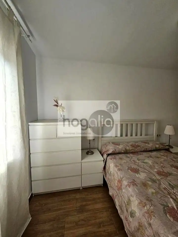 Schlafzimmer von Wohnung zur Miete in Sevilla mit Klimaanlage, Terrasse und Möbliert