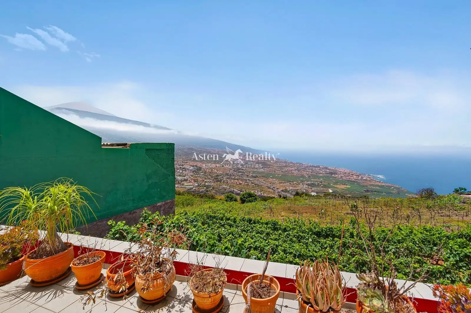 Vista exterior de Casa adosada en venta en La Orotava con Terraza y Amueblado