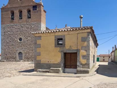 Exterior view of House or chalet for sale in Velayos