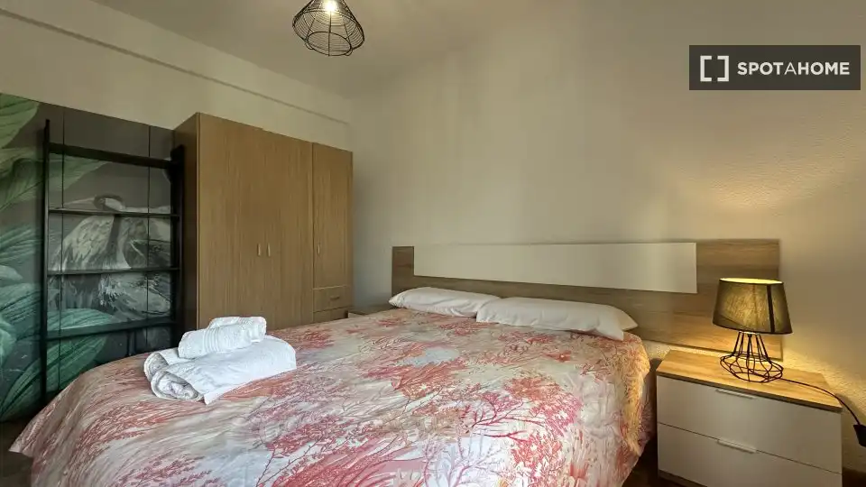 Dormitori de Apartament per a compartir en Madrid amb Aire condicionat, Calefacció i Terrassa