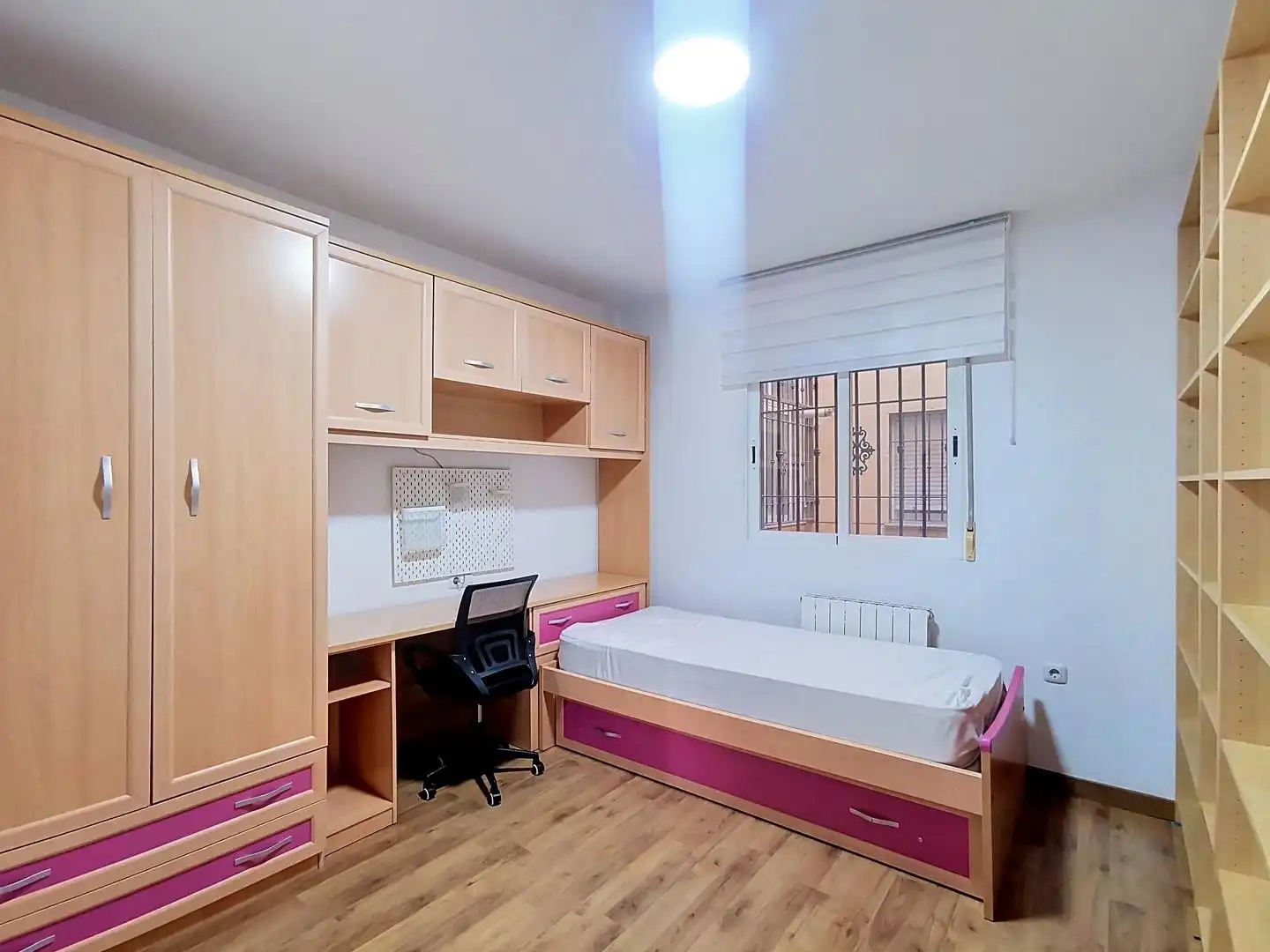 Bedroom of Flat for rent in Churriana de la Vega  with Air Conditioner, Heating and Terrace
