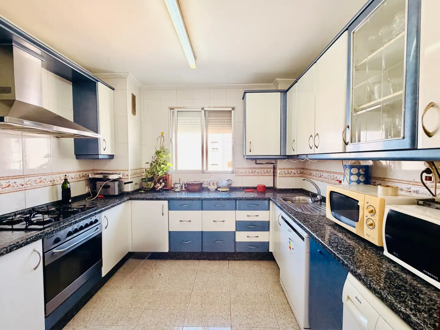 Kitchen of Flat for sale in Sevilla  with Air Conditioner and Terrace