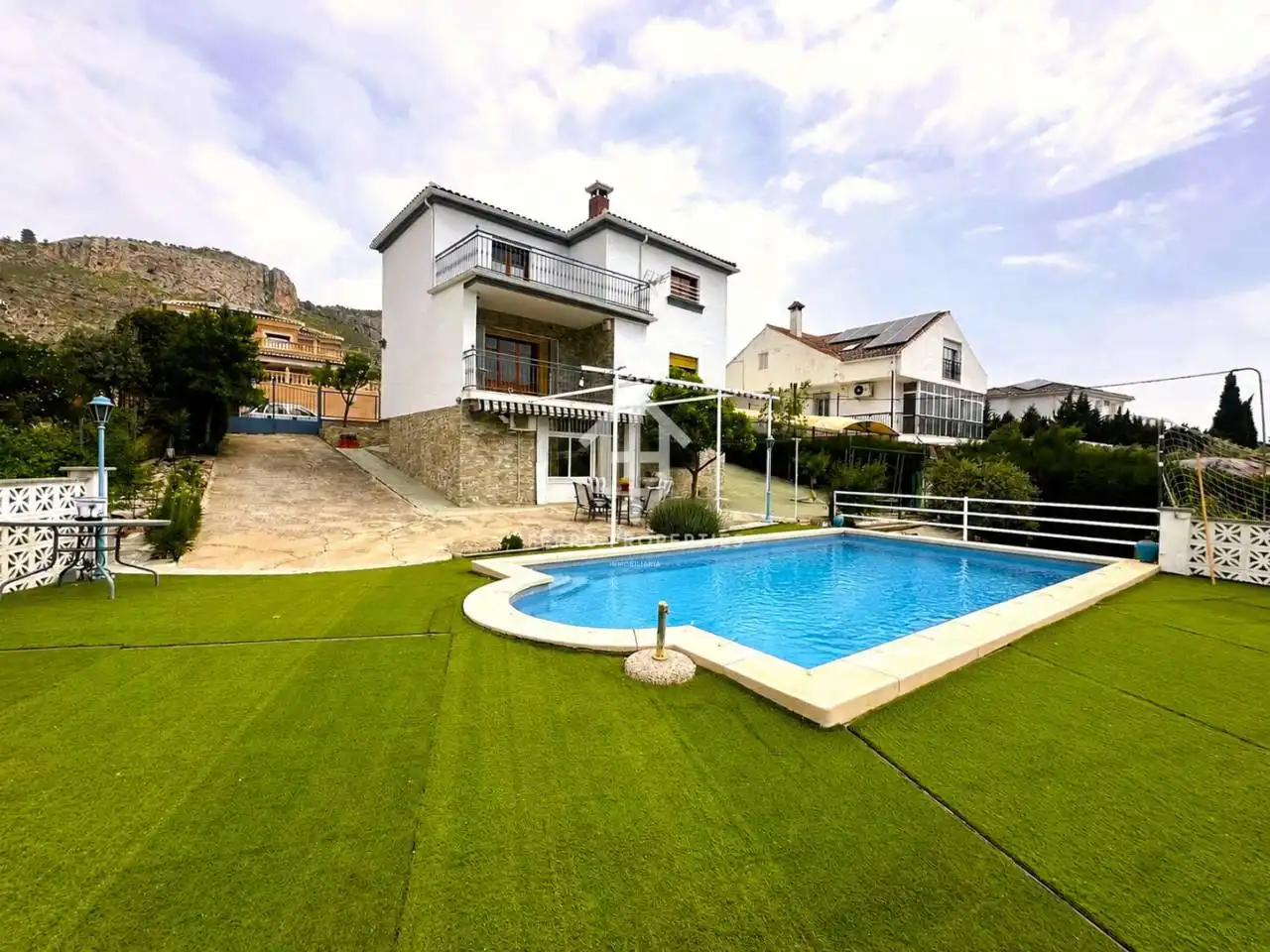 Piscina de Casa o xalet en venda en Loja amb Aire condicionat, Jardí privat i Terrassa