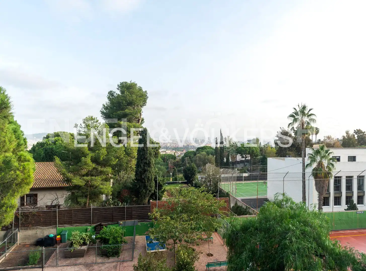 Terrassa de Casa o xalet en venda en Barcelona amb Calefacció, Jardí privat i Terrassa