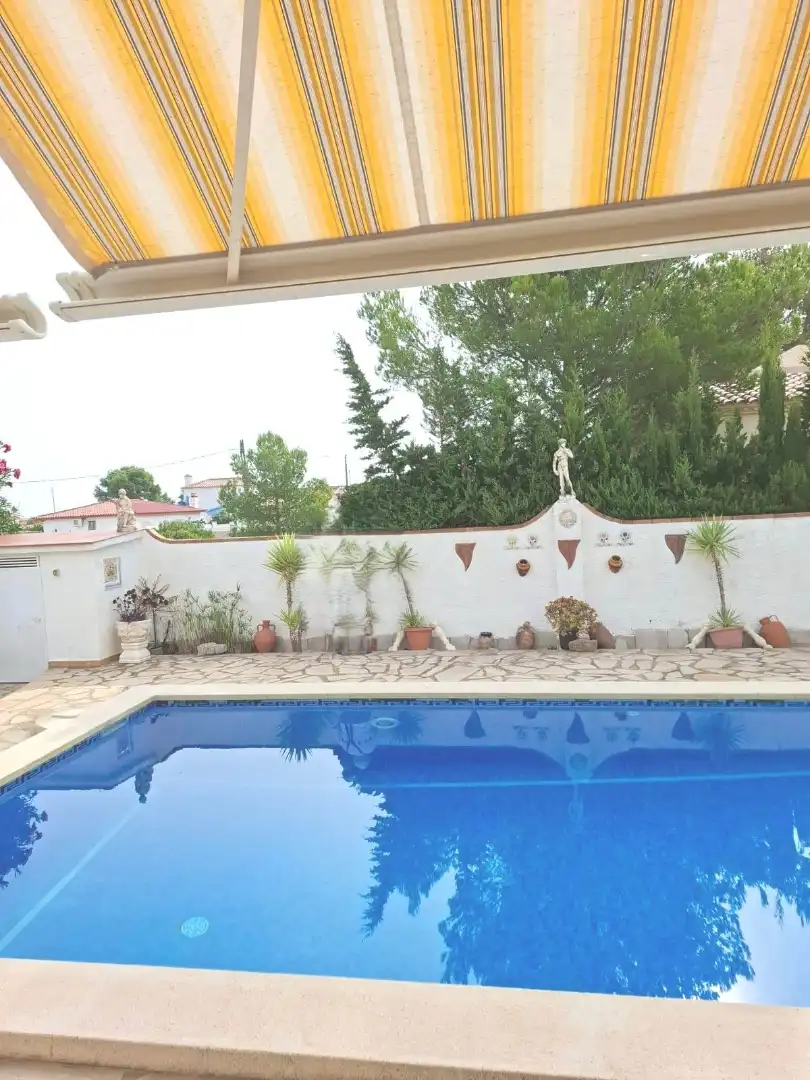 Piscina de Casa o chalet en venta en Mont-roig del Camp con Aire acondicionado, Calefacción y Jardín privado