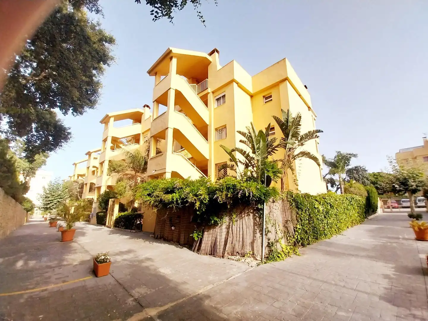 Vista exterior de Àtic en venda en Mijas amb Aire condicionat, Calefacció i Jardí privat