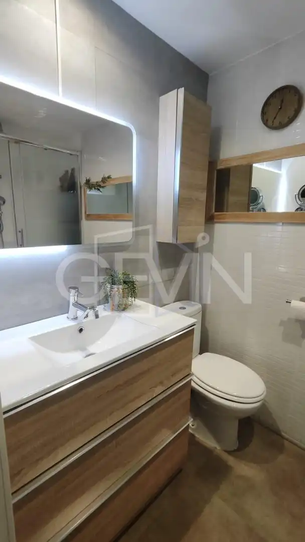 Baño de Piso en venta en Santa Perpètua de Mogoda con Calefacción, Trastero y Balcón