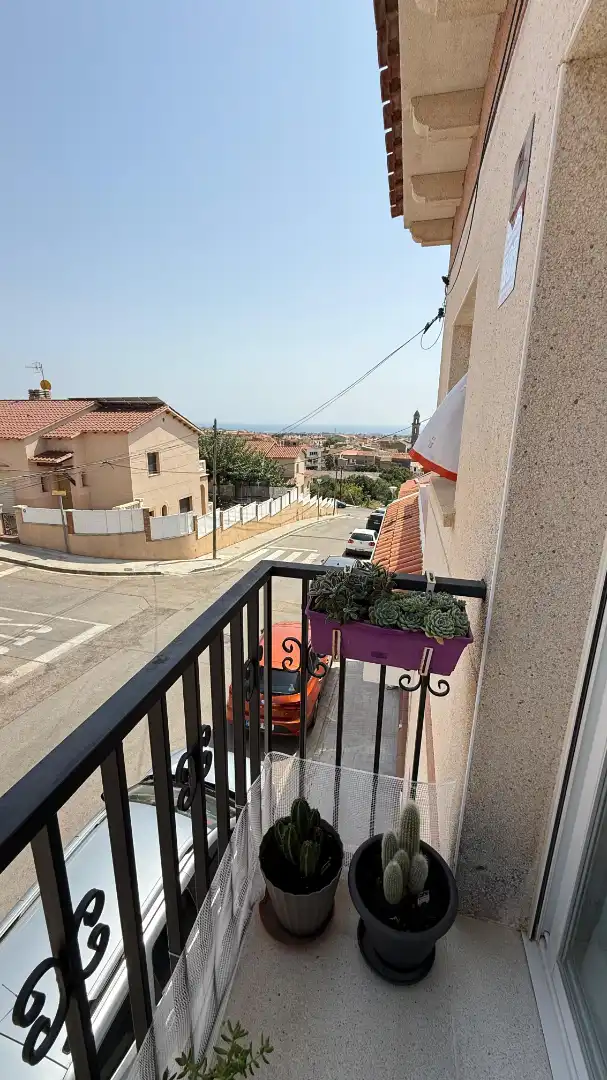 Vista exterior de Casa adosada en venta en Roda de Berà con Calefacción, Jardín privado y Terraza