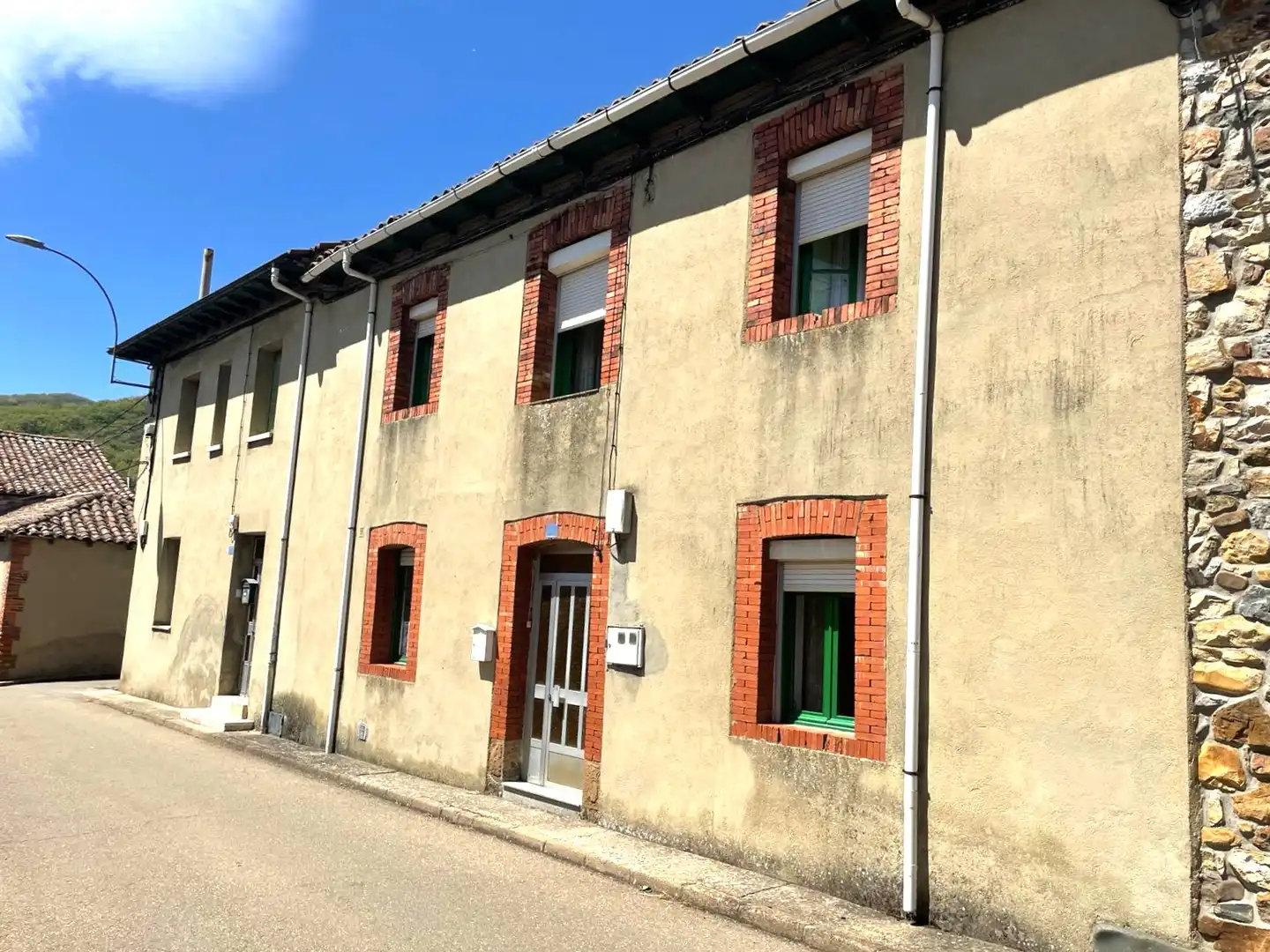 Vista exterior de Casa o chalet en venta en Vegacervera con Trastero y Amueblado