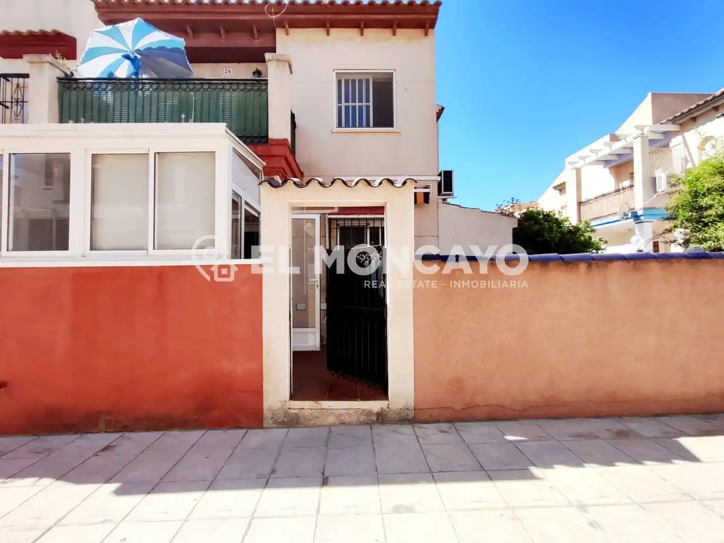 Vista exterior de Casa o xalet en venda en Orihuela amb Aire condicionat, Calefacció i Jardí privat