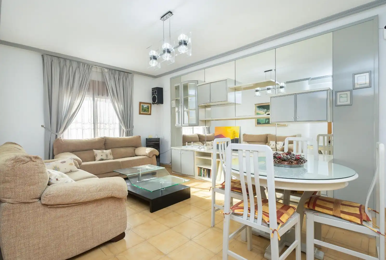 Sala d'estar de Casa adosada en venda en Roquetas de Mar amb Aire condicionat, Terrassa i Balcó