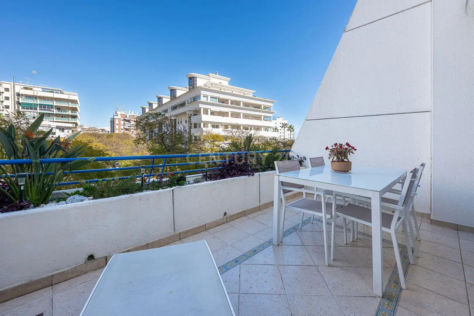 Terraza de Dúplex en venta en Marbella con Aire acondicionado, Jardín privado y Trastero