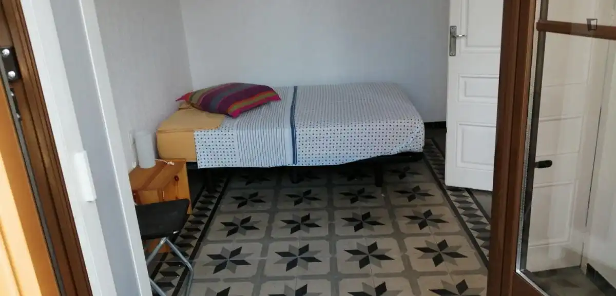 Bedroom of Apartments for share in  Barcelona Capital  with Furnished, Washing machine and Balcony