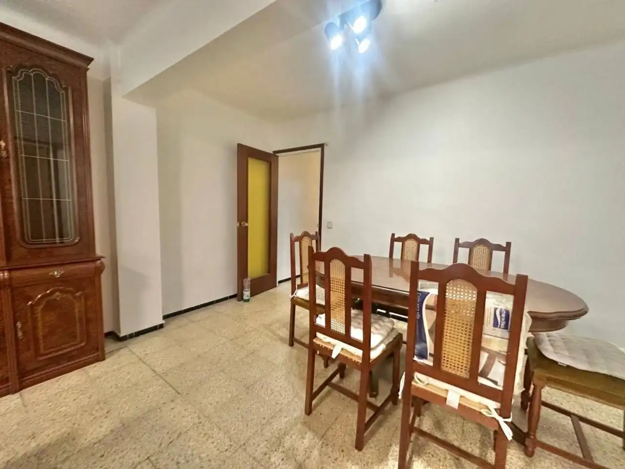 Comedor de Piso de alquiler en Girona con Calefacción, Terraza y Amueblado