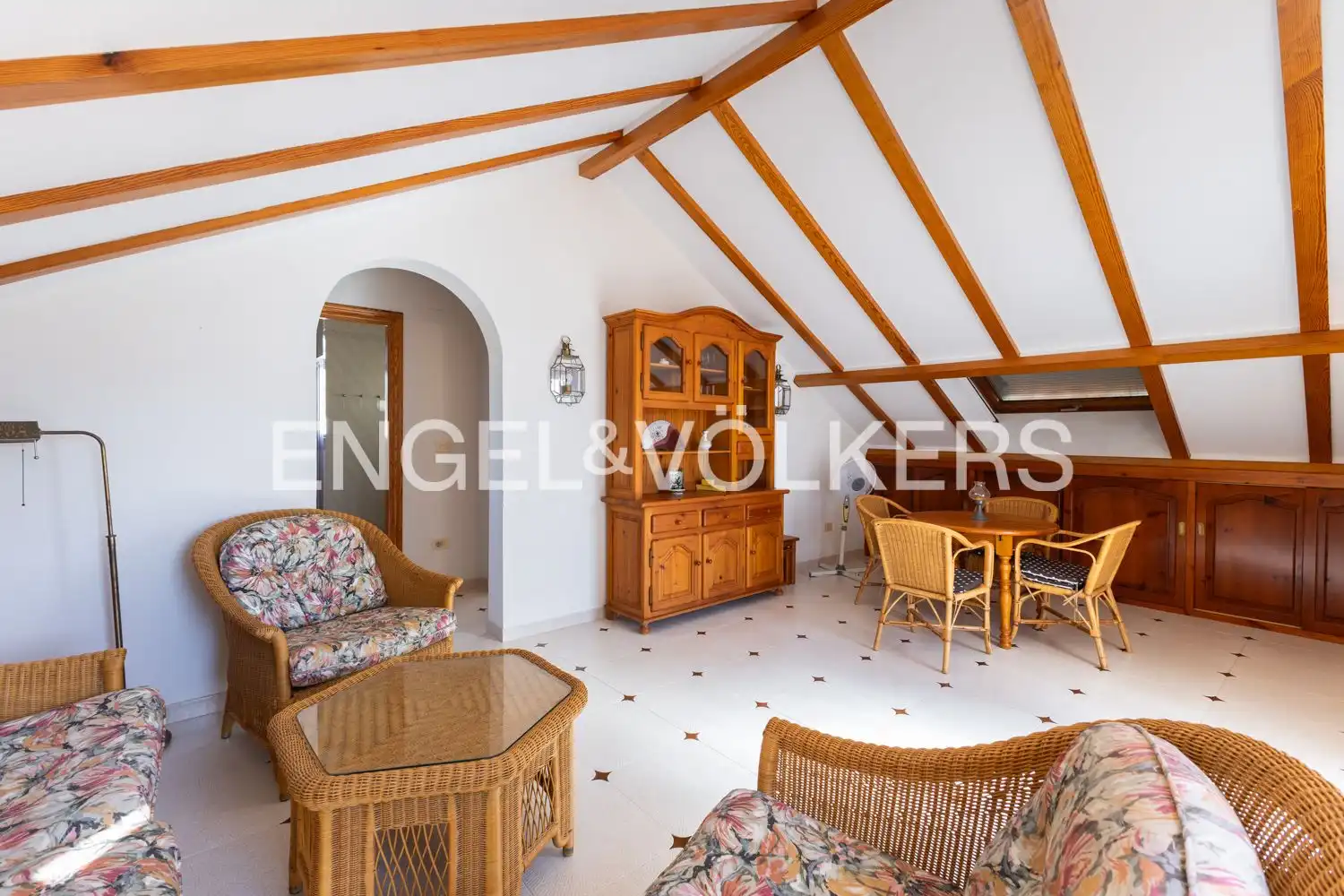 Sala d'estar de Casa o xalet en venda en Sagunto / Sagunt amb Aire condicionat, Calefacció i Jardí privat