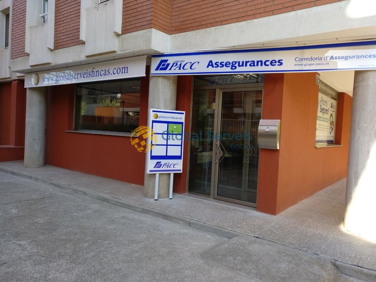 Außenansicht von Büro miete in Martorell mit Klimaanlage und Möbliert