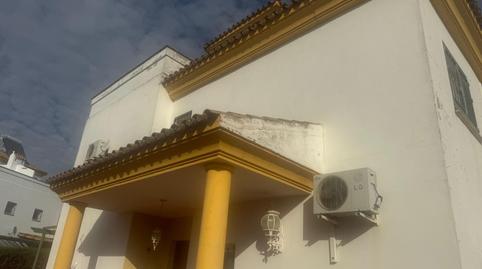 Foto 3 de Casa adosada en venda a Avenida del Torrejon, 59, Gines, Sevilla