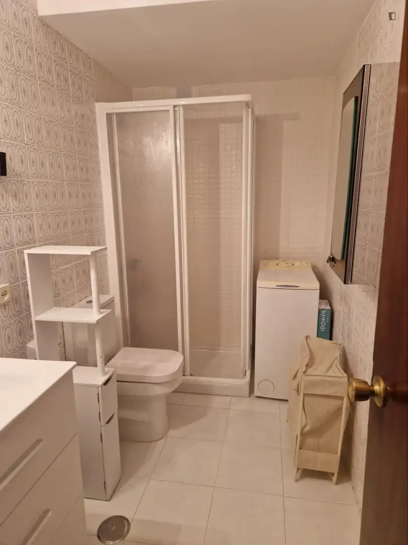 Baño de Apartamento de alquiler en Madrid con Aire acondicionado, Calefacción y Amueblado