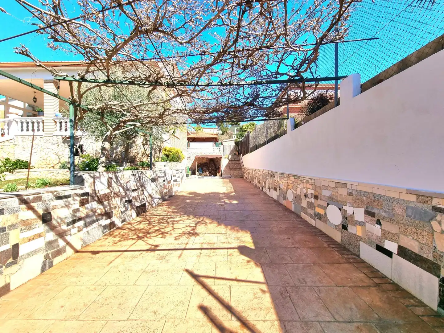 Vista exterior de Casa o xalet en venda en Lloret de Mar amb Calefacció, Jardí privat i Terrassa