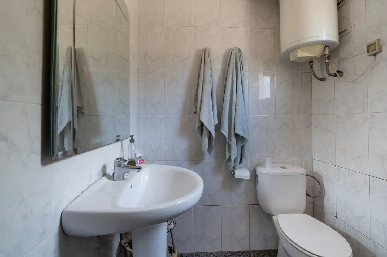 Badezimmer von Country house zum Verkauf in Tortosa mit Abstellraum