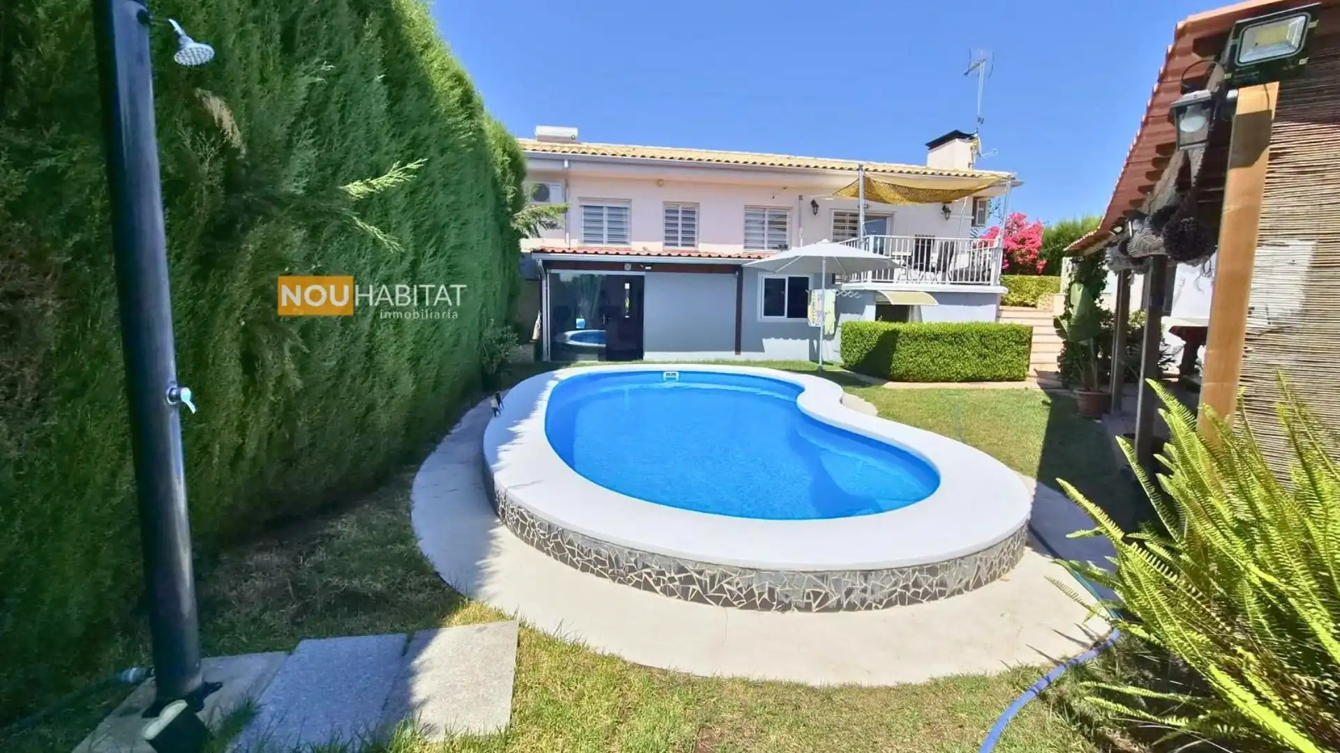 Casa aparellada amb piscina en venda a Montserrat, imagen 35