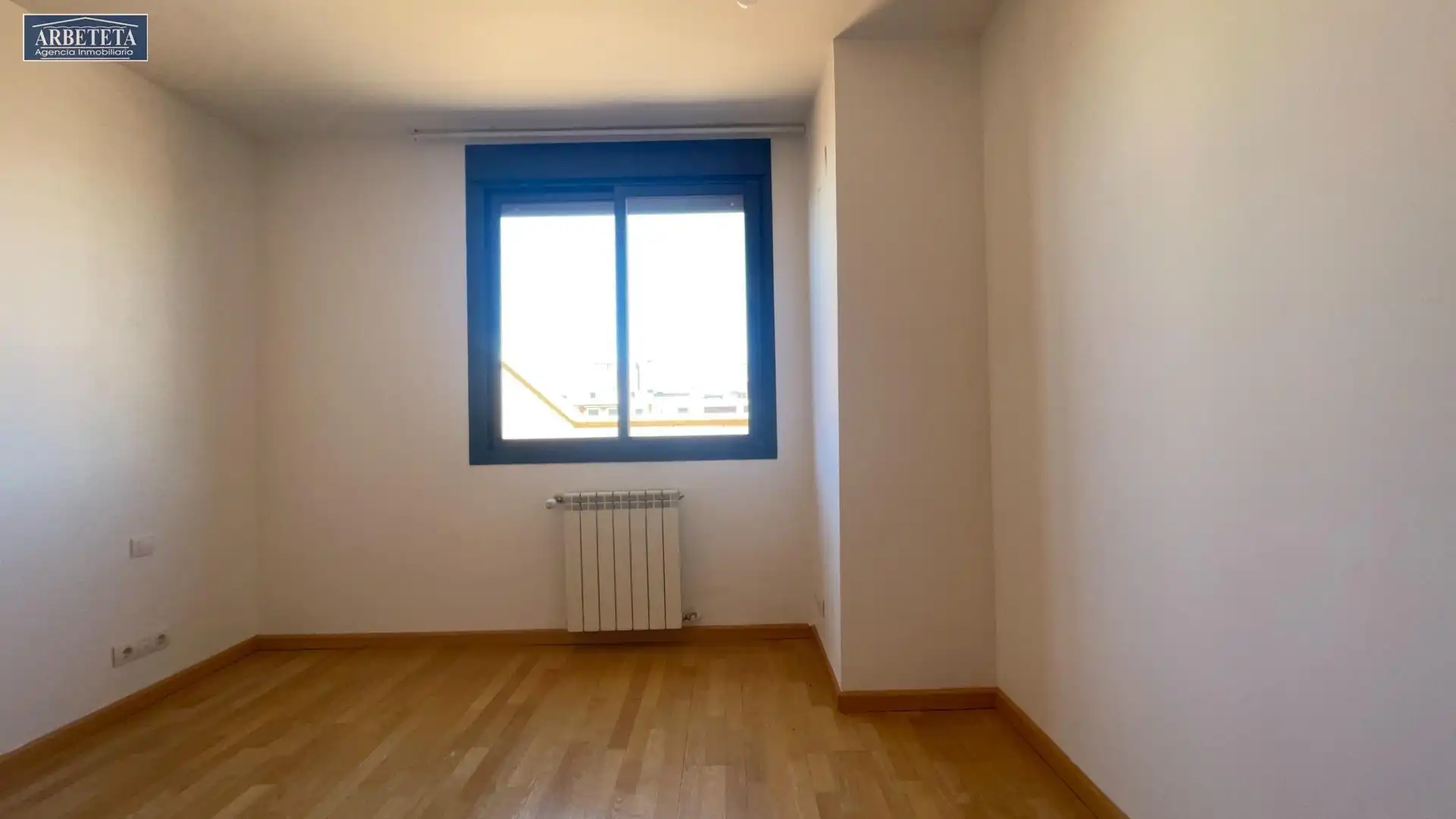 Habitación de Ático en venta en Guadalajara con Calefacción, Terraza y Trastero