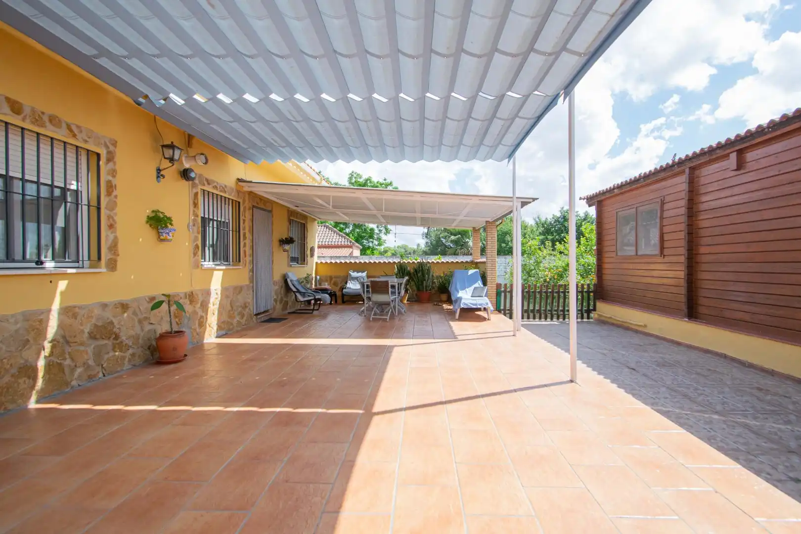Terrace of Houses for sale in Mairena del Aljarafe  with Air Conditioner, Heating and Private garden