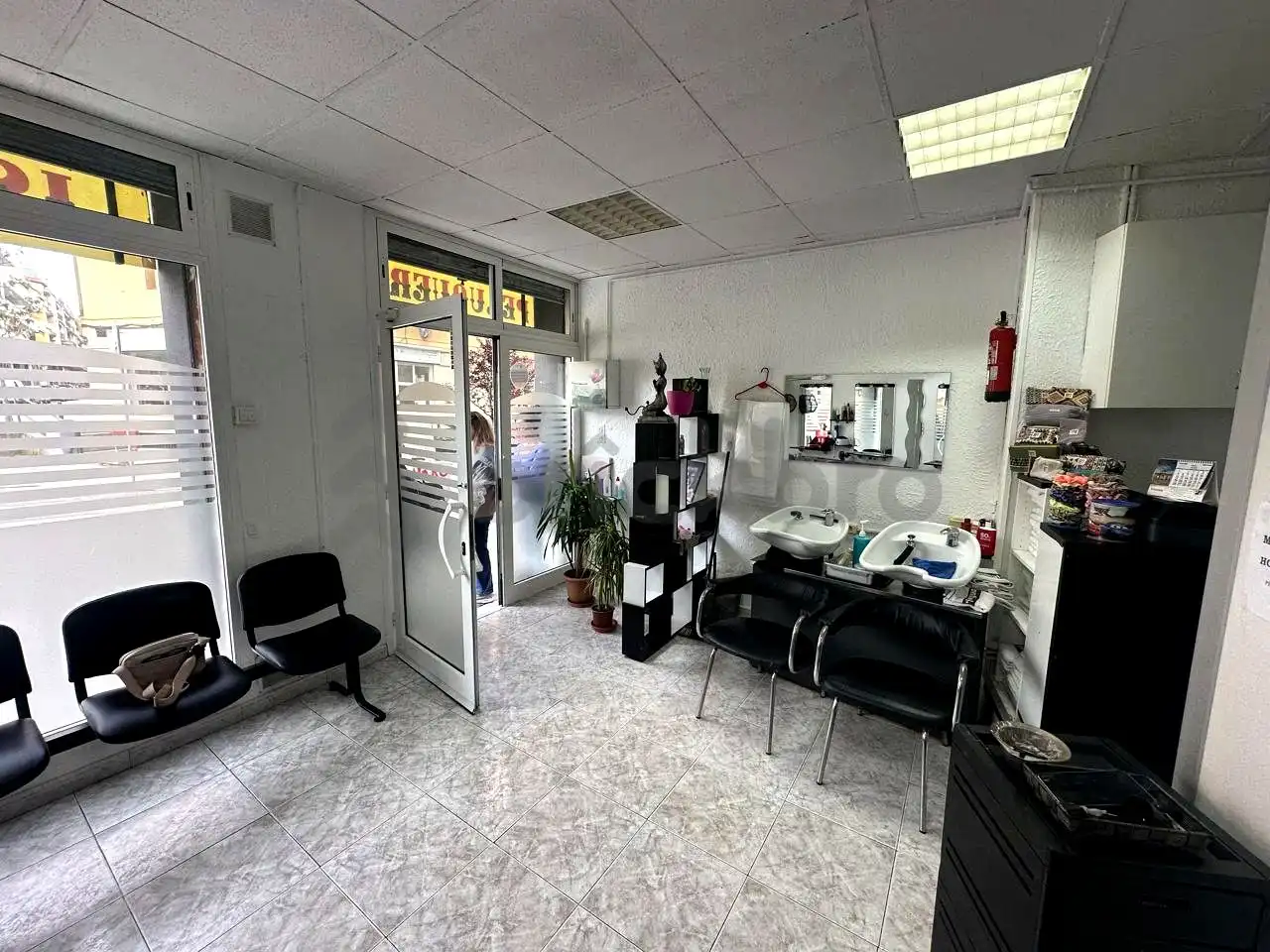 Local en venta en L'Hospitalet de Llobregat con Aire acondicionado