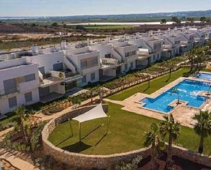 Vista exterior de Àtic en venda en Orihuela amb Aire condicionat, Terrassa i Piscina