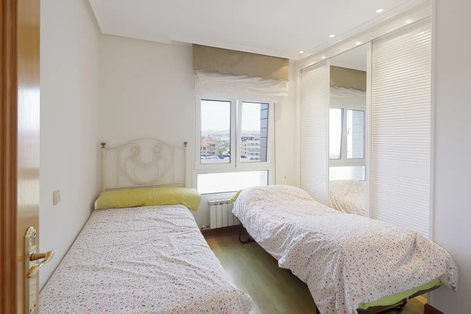 Habitación de Piso en venta en Gijón  con Calefacción
