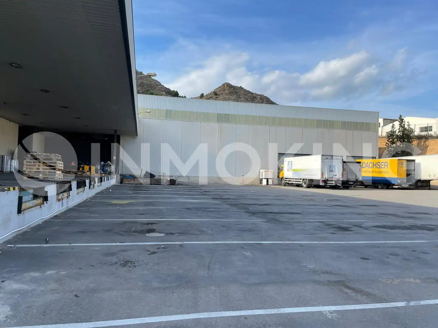 Parkplatz von Fabrikhallen zum Verkauf in Murcia