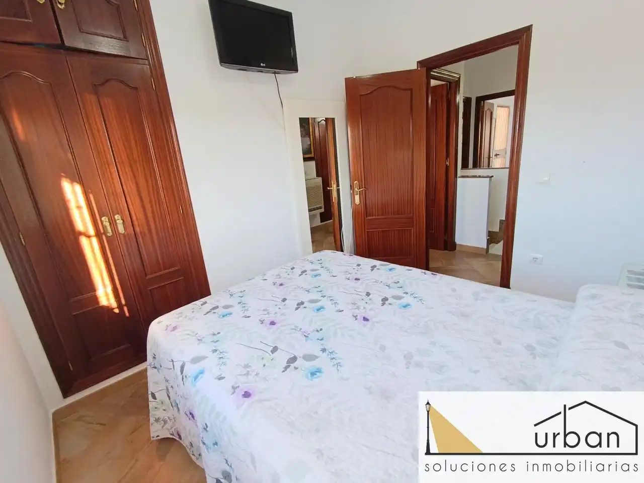 Schlafzimmer von Einfamilien-Reihenhaus zum Verkauf in Chipiona mit Klimaanlage, Abstellraum und Möbliert