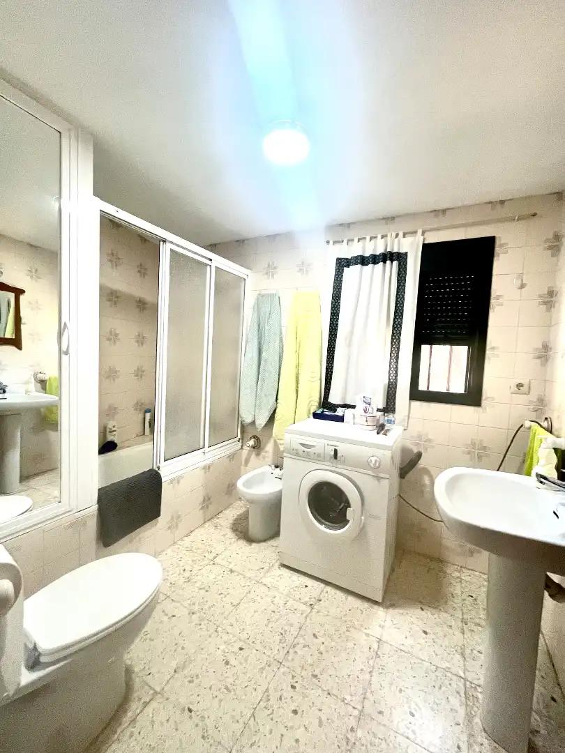 Baño de Casa adosada en venta en Almonaster la Real con Amueblado, Lavadora y Microondas
