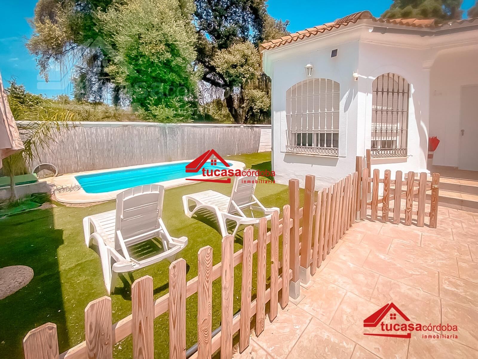 Vista exterior de Casa o xalet en venda en  Córdoba Capital amb Aire condicionat, Calefacció i Jardí privat