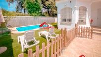 Vista exterior de Casa o xalet en venda en  Córdoba Capital amb Aire condicionat, Calefacció i Jardí privat