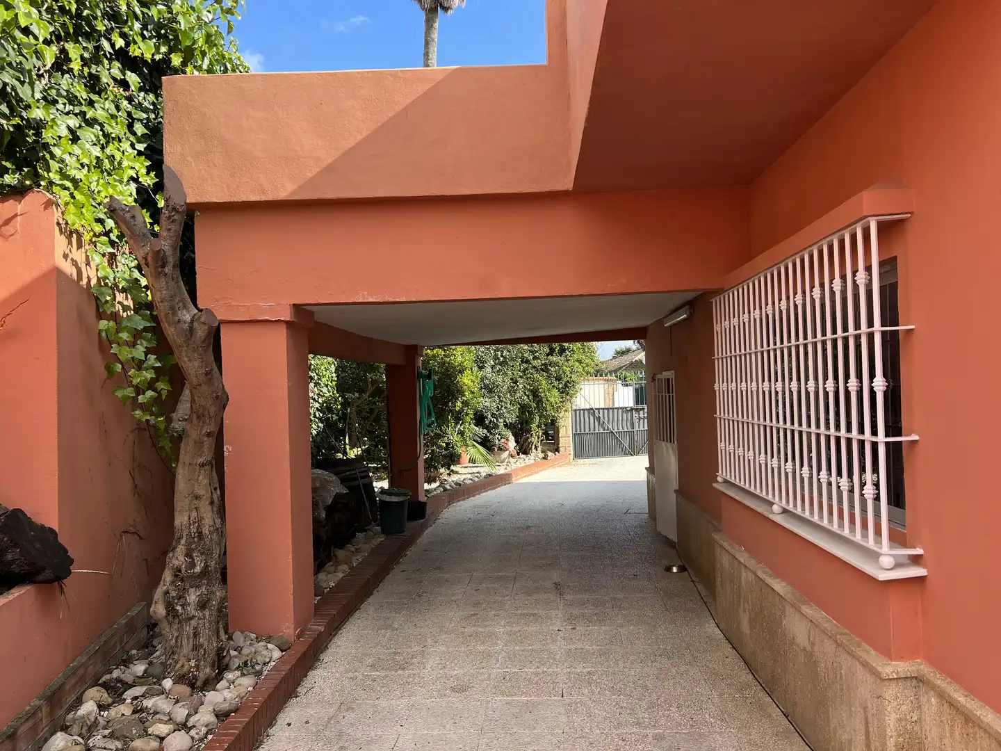Vista exterior de Casa o xalet en venda en El Puerto de Santa María amb Aire condicionat, Jardí privat i Parquet