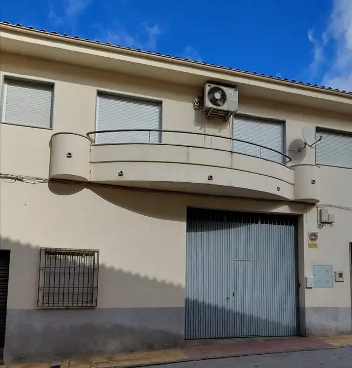 Vista exterior de Piso en venta en Alcaudete