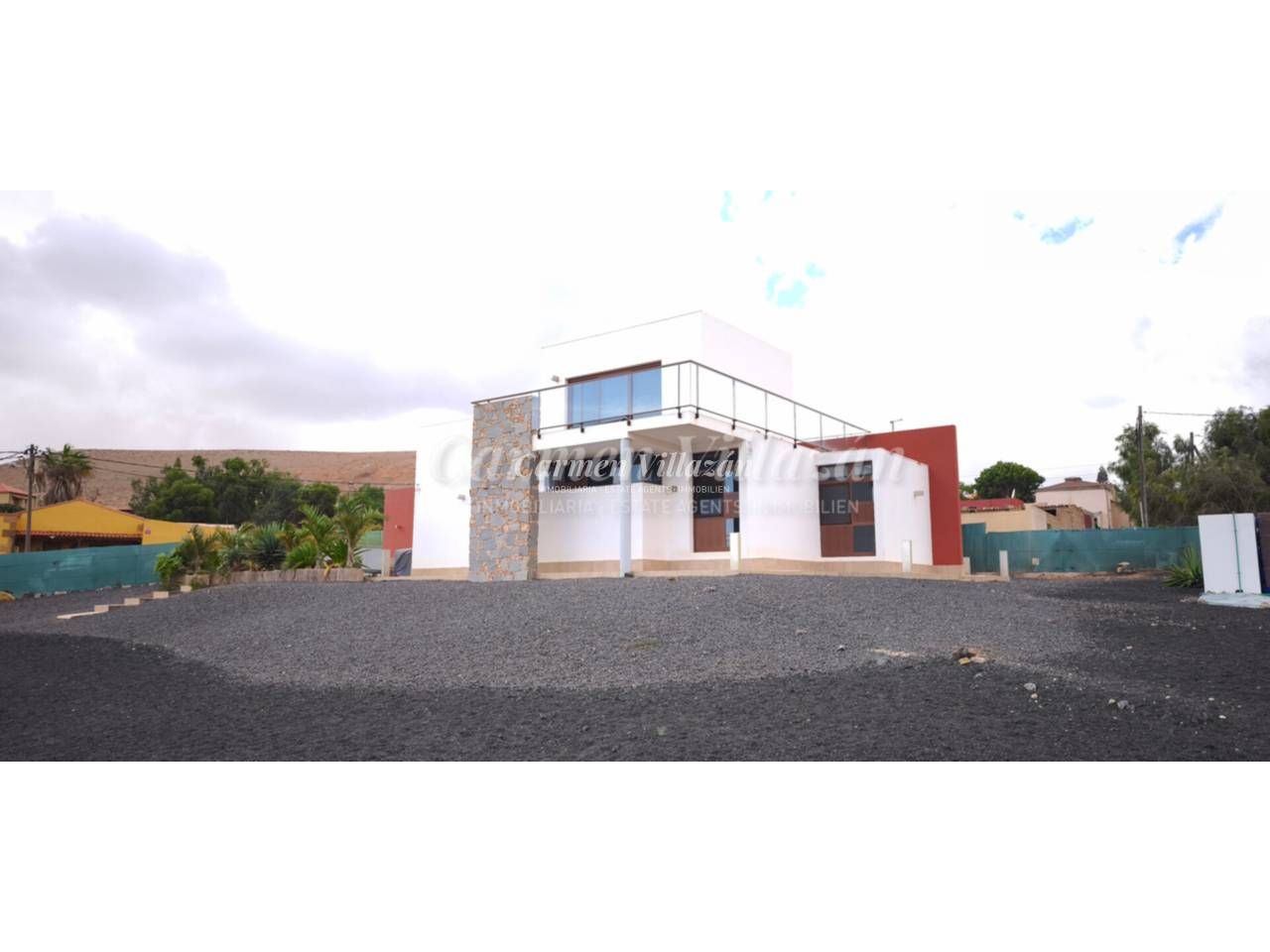 Vista exterior de Casa o xalet en venda en Puerto del Rosario amb Aire condicionat, Jardí privat i Terrassa