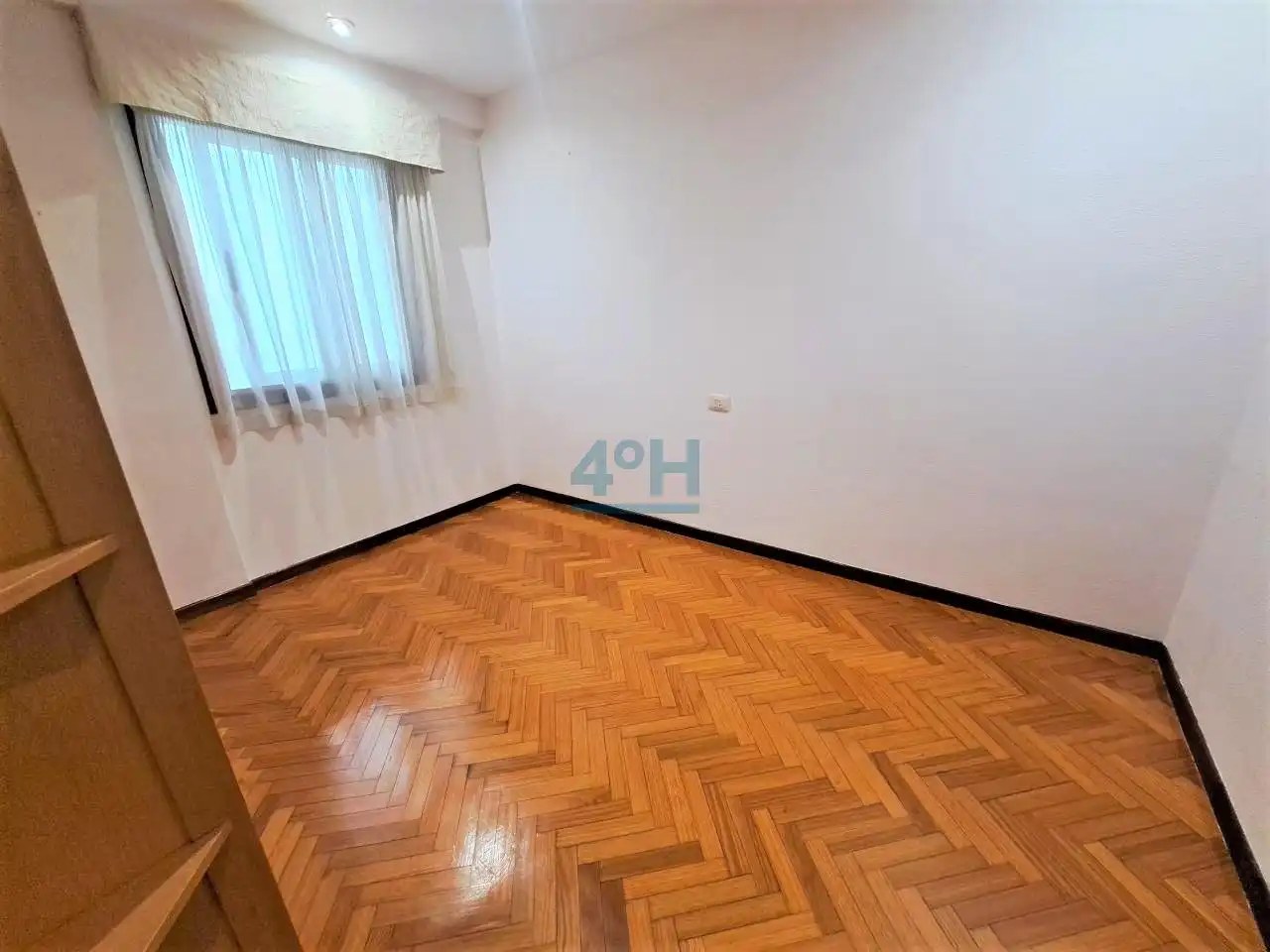 Dormitori de Apartament de lloguer en Barbadás amb Calefacció, Parquet i Traster