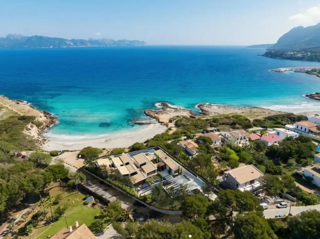 Vista exterior de Casa o xalet en venda en Alcúdia amb Aire condicionat, Jardí privat i Piscina