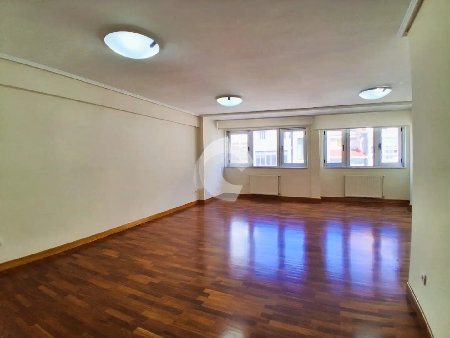 Wohnzimmer von Wohnung zum Verkauf in A Coruña Capital  mit Heizung, Parkett und Ofen