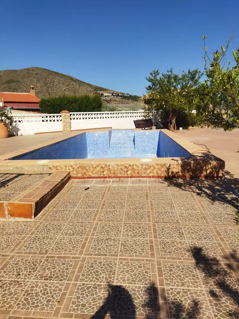 Casa rústica amb piscina en venda a Motril  ciudad