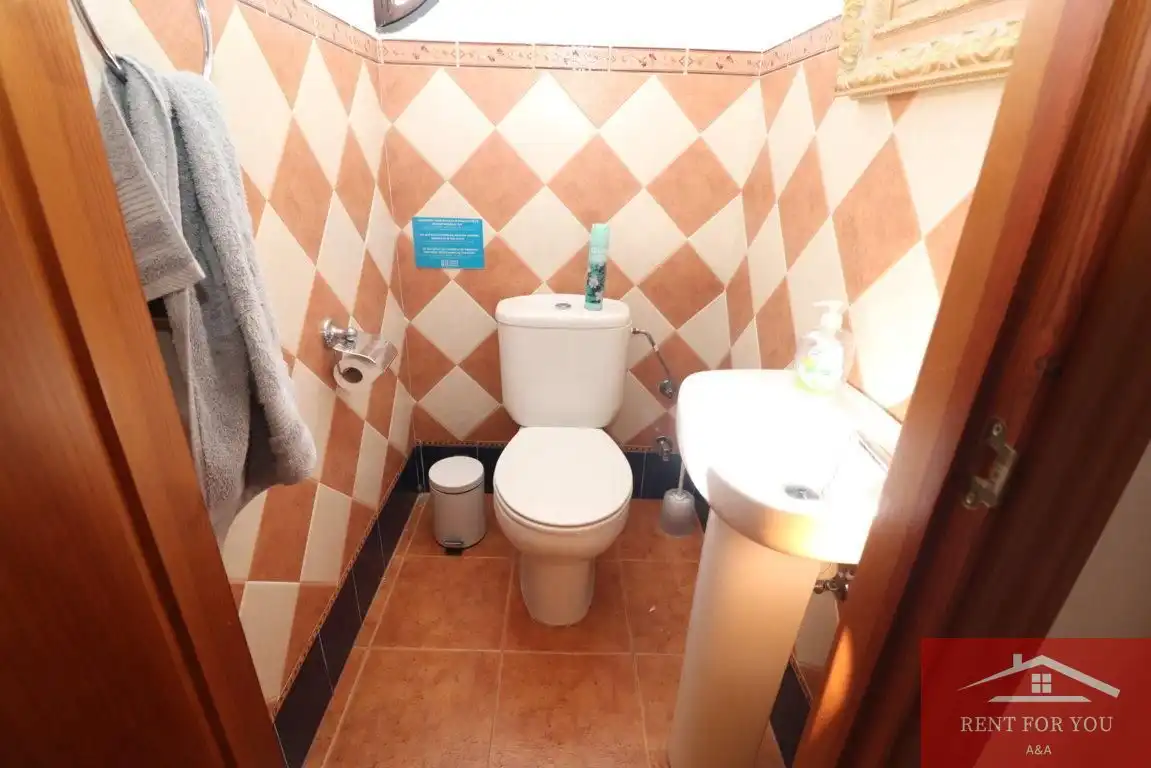 Bany de Casa o xalet de lloguer en Alozaina amb Aire condicionat, Jardí privat i Piscina