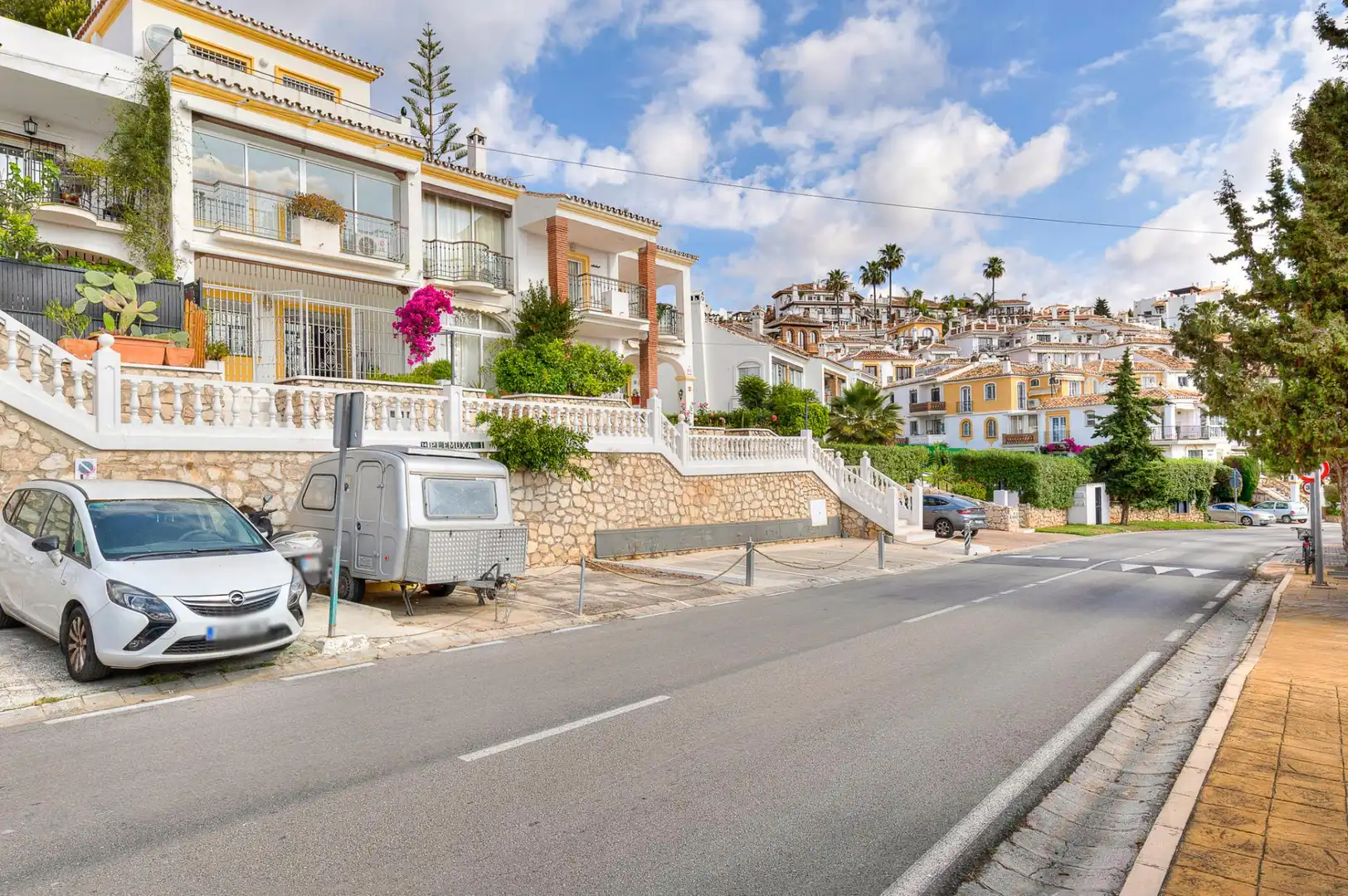 Vista exterior de Casa adosada en venda en Mijas amb Aire condicionat, Calefacció i Terrassa
