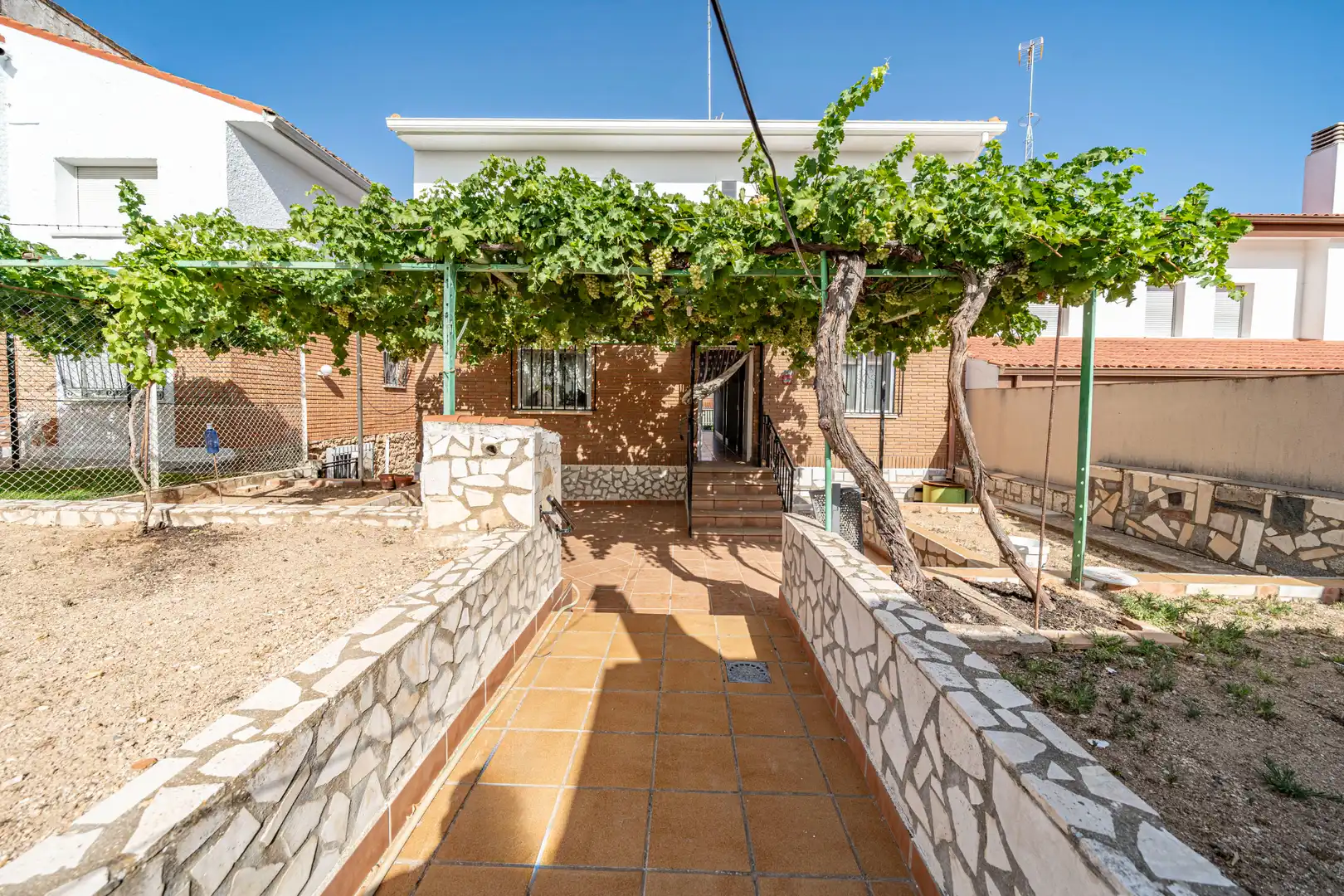 Casa aparellada amb jardí en venda a Calle de San José, imagen 16