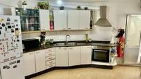 Cuina de Casa o xalet en venda en Vigo  amb Calefacció i Terrassa