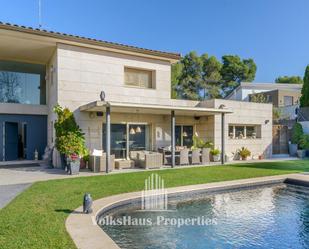 Exterior view of House or chalet for sale in Sant Cugat del Vallès  with Air Conditioner, Heating and Private garden