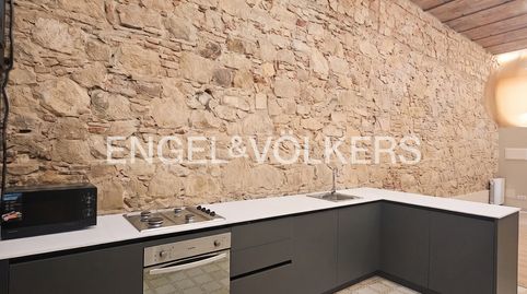 Vivienda singular reformada con altillo, patio y terraza privada en Hostafrancs, imatge 2