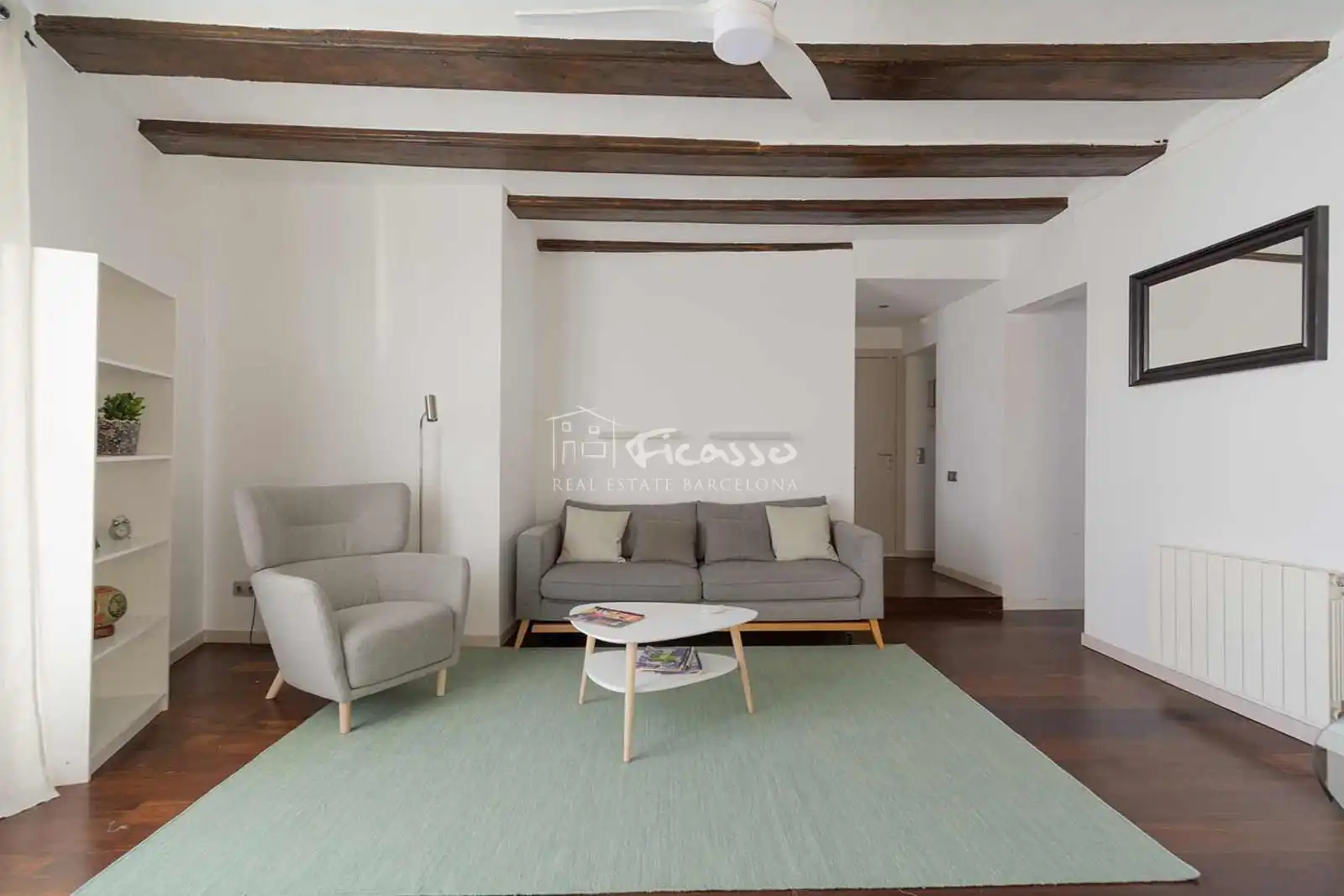 Sala d'estar de Pis de lloguer en Barcelona amb Calefacció, Parquet i Moblat